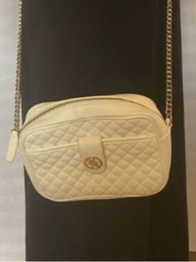 Guess White Quilted Crossbody Purse Gold Chain Old Money Mobwife Luxury Preppy